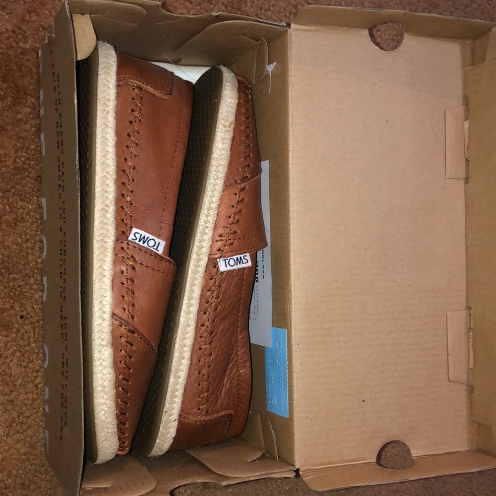 Brown leather Toms